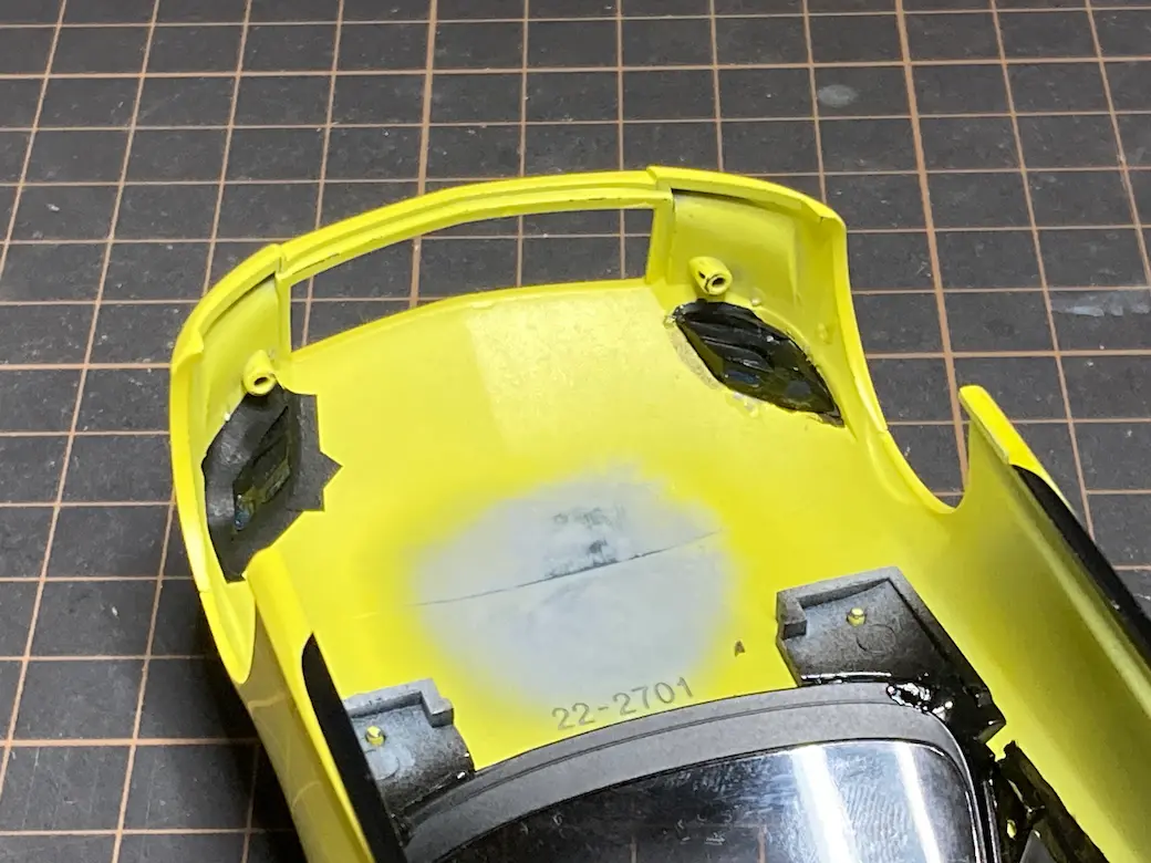 アオシマ THE SNAPKIT NISSAN RZ34 フェアレディZ ヘッドライト固定の様子の画像