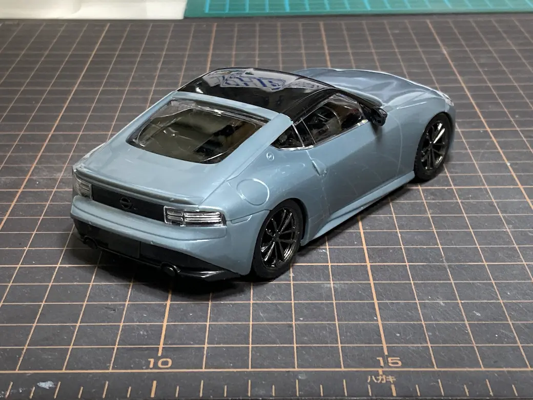 アオシマ THE SNAPKIT NISSAN RZ34 フェアレディZ 仮組みした後部からの画像