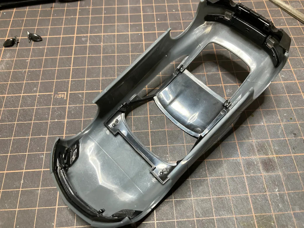 アオシマ THE SNAPKIT NISSAN RZ34 フェアレディZ ボディ裏側からみたルーフの状態