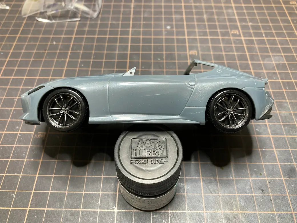 アオシマ THE SNAPKIT NISSAN RZ34 フェアレディZ 横から見た車高調整後の画像