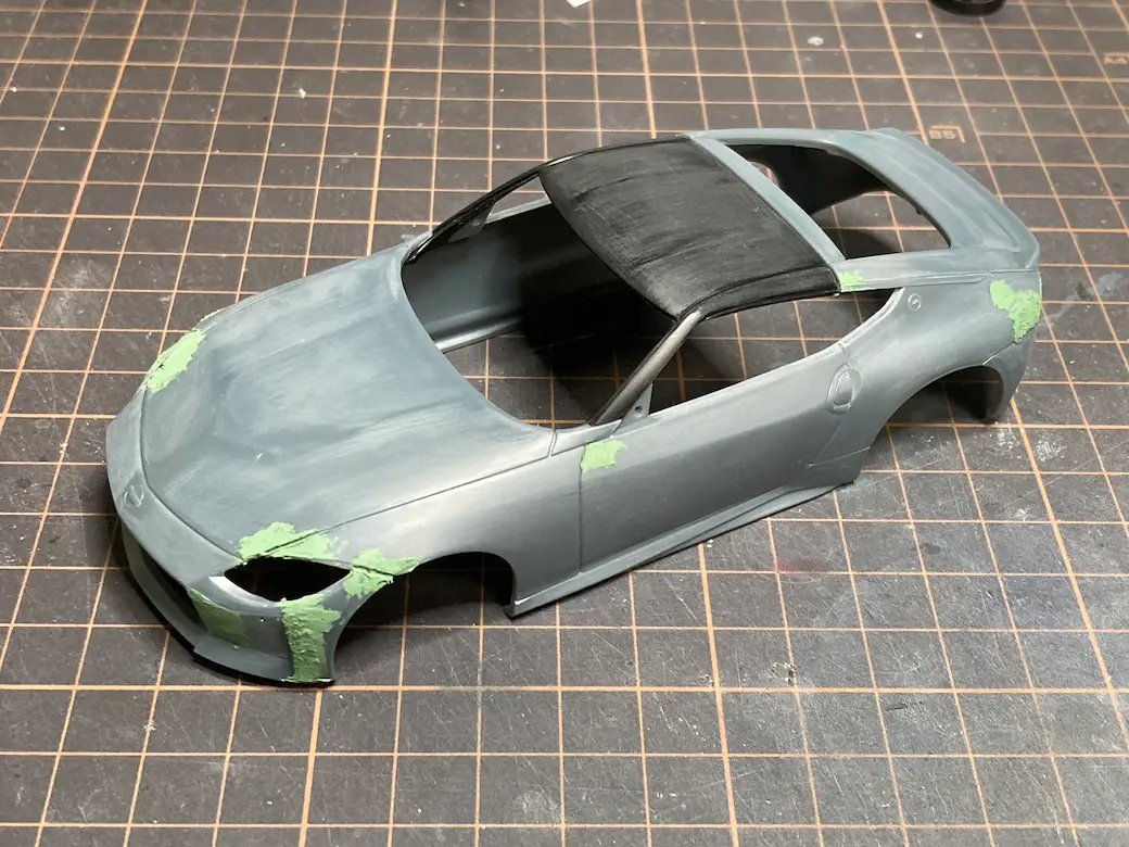 アオシマ THE SNAPKIT NISSAN RZ34 フェアレディZ やすりがけしたボディにパテを盛った画像