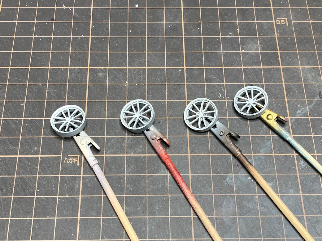 アオシマ THE SNAPKIT NISSAN RZ34 フェアレディZ ホイール（キャップ）パーツ加工後の画像