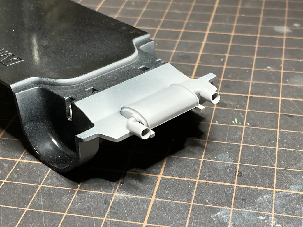 アオシマ THE SNAPKIT NISSAN RZ34 マフラー部加工後の画像