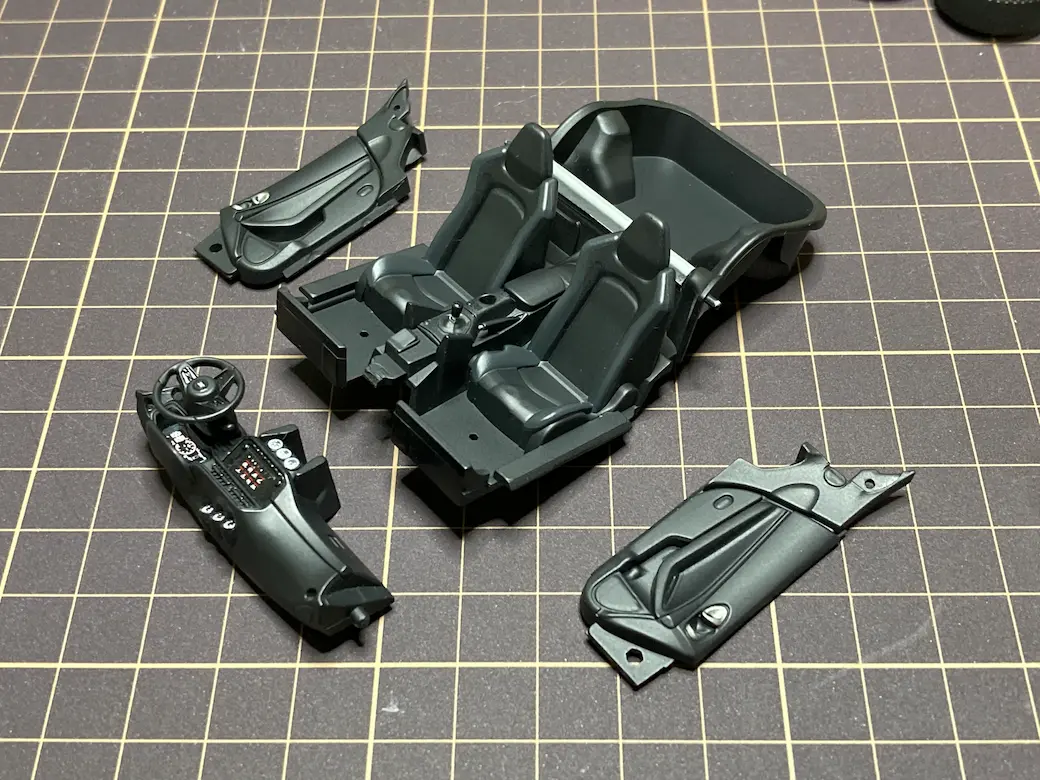 アオシマ THE SNAPKIT NISSAN RZ34 フェアレディZ 室内パーツ加工塗装後の画像