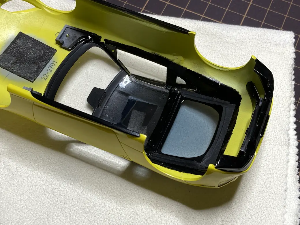 アオシマ THE SNAPKIT NISSAN RZ34 フェアレディZ ボディ裏側ウィンドウパーツ固定の画像