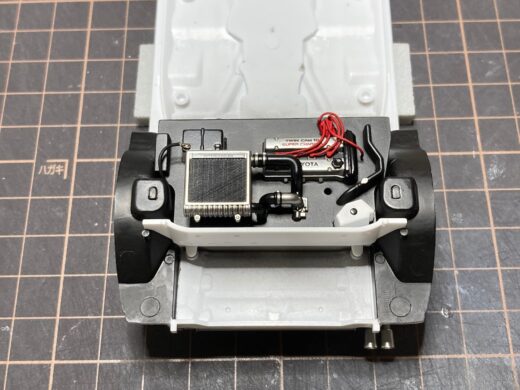 【写真】ハセガワMR2製作記-プラグコード設置