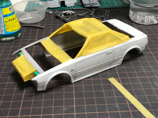 【写真】ハセガワMR2製作記-塗装前のルーフのマスキング